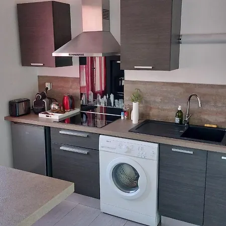 T1 Bis - Centre Historique-tres Calme-terrasse Apartmán Agen