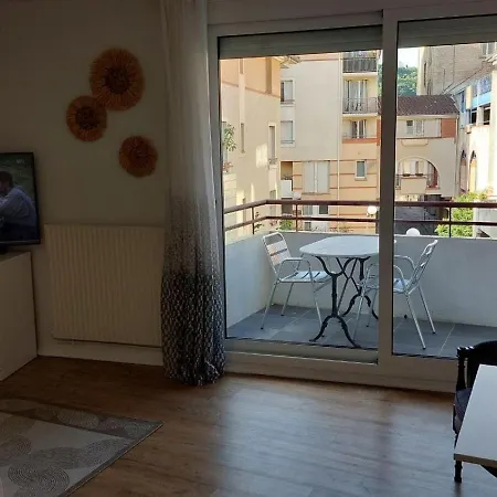 T1 Bis - Centre Historique-tres Calme-terrasse Apartmán