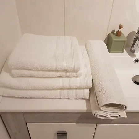 T1 Bis - Centre Historique-tres Calme-terrasse Apartmán *